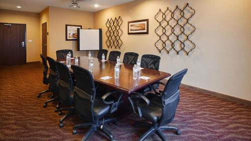 Burleson Hotel | Best Western Plus Burleson Inn & Suites