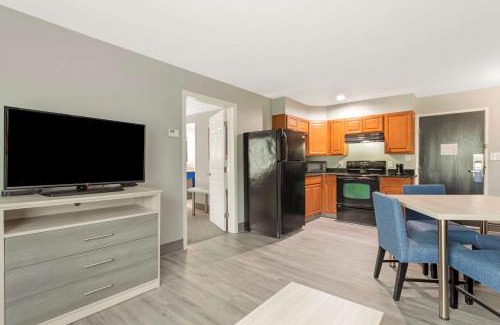 Cleveland Hotel | Best Western Plus Cleveland Inn & Suites