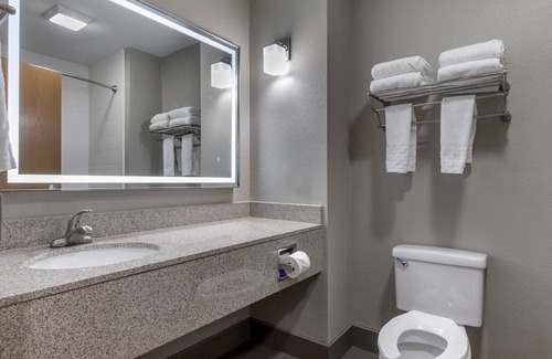 Denton Hotel | Best Western Plus Denton Inn & Suites