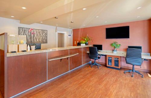 Sidney Hotel | Best Western Plus Emerald Isle Hotel