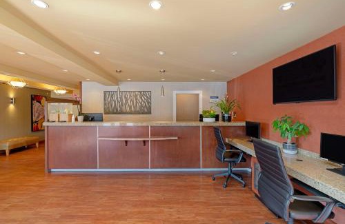 Sidney Hotel | Best Western Plus Emerald Isle Hotel