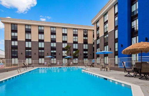 Northeast Park Hill Hotel | Best Western Plus Executive Residency Denver-Central Park Hotel