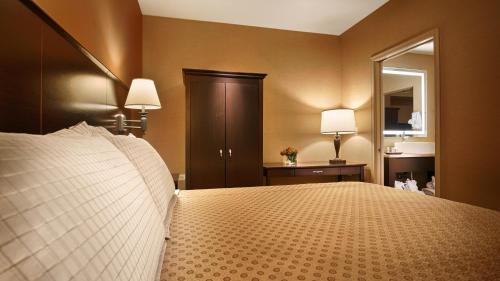 Boystown Hotel | Best Western Plus Hawthorne Terrace Hotel