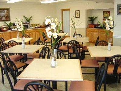 Cottage Line Hotel | Best Western Plus Holiday Sands Inn & Suites