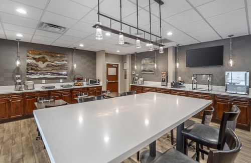 East Village Hotel | Best Western Plus Hotel At The Convention Center