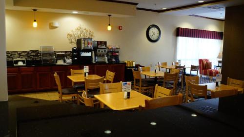 Waldron Hotel | Best Western Plus Kansas City Airport - KCI East