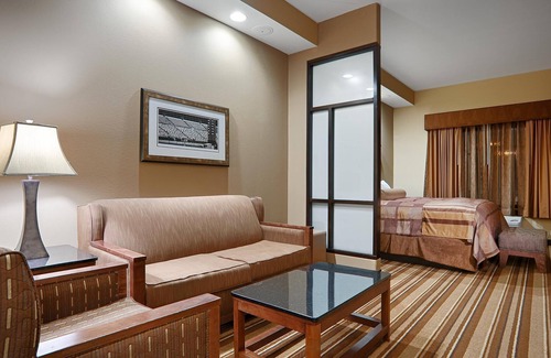 I-435 West KC-KS Hotel | Best Western Plus KC Speedway Inn & Suites
