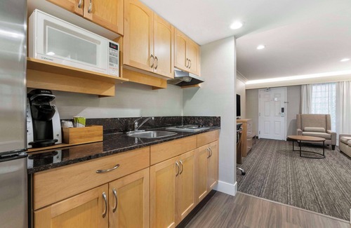 Dilworth Mountain Estates Hotel | Best Western Plus Kelowna Hotel & Suites