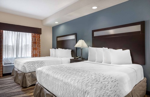 Lake Jackson Hotel | Best Western Plus Lake Jackson Inn & Suites