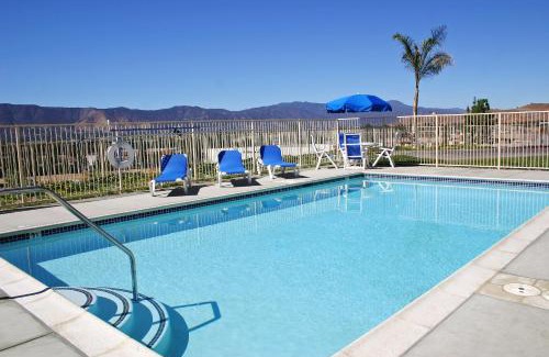 Lake Elsinore Hotel | Best Western Plus Lake Elsinore Inn & Suites