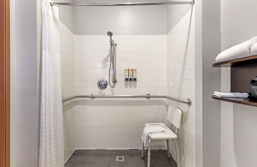 Lake Worth Hotel | Best Western Plus Lake Worth Inn & Suites