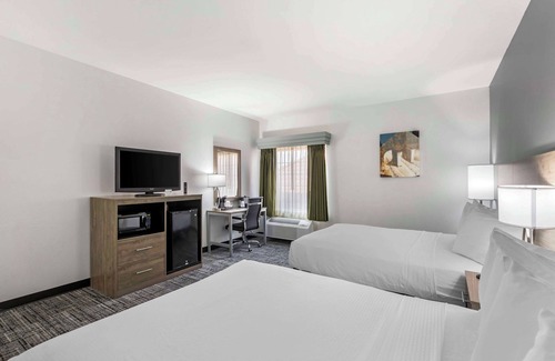 Mascoutah Hotel | Best Western Plus MidAmerica Hotel