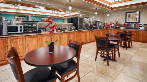 Monahans Hotel | Best Western Plus Monahans Inn and Suites