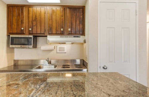 Morristown Hotel | Best Western PLUS Morristown Inn-Florham Park