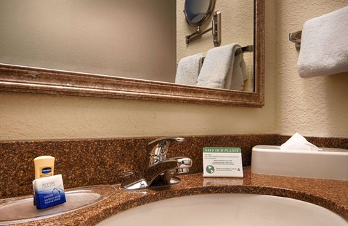 Central Newport News Hotel | Best Western Plus Newport News Inn & Suites