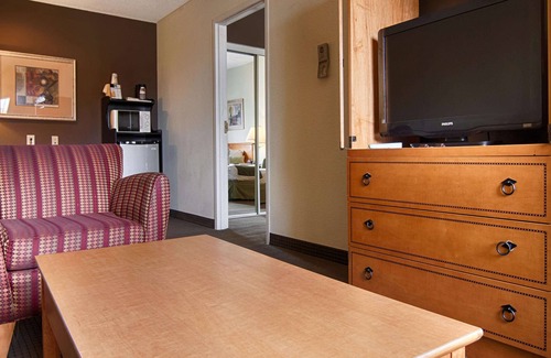 Central Newport News Hotel | Best Western Plus Newport News Inn & Suites