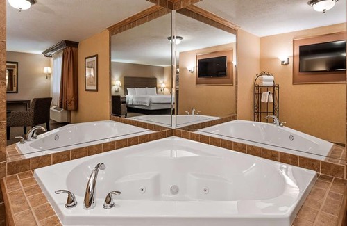 North Canton Hotel | Best Western Plus North Canton Inn & Suites