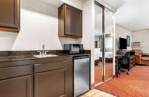 Wilsonville Hotel | Best Western Plus Parkway Inn