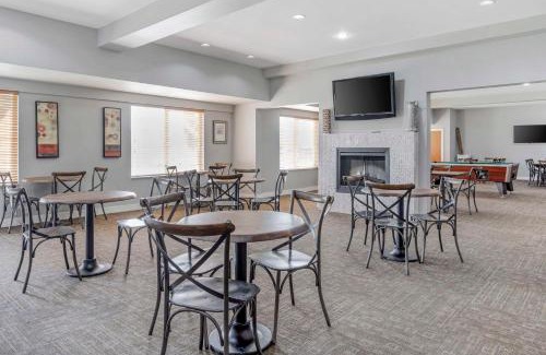 Omak Hotel | Best Western PLUS Peppertree Inn at Omak