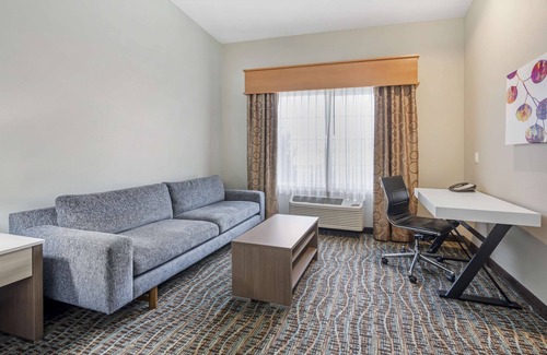 Omak Hotel | Best Western Plus Peppertree Inn At Omak