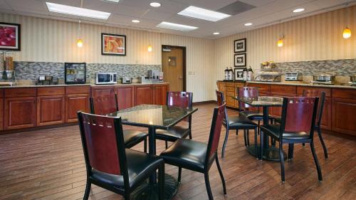 La Grande Hotel | Best Western Plus Rama Inn & Suites