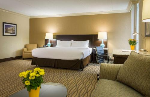 Strongsville Hotel | Best Western Plus Strongsville Cleveland