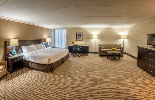 Strongsville Hotel | Best Western Plus Strongsville Cleveland