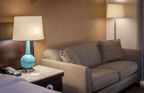 Strongsville Hotel | Best Western Plus Strongsville Cleveland