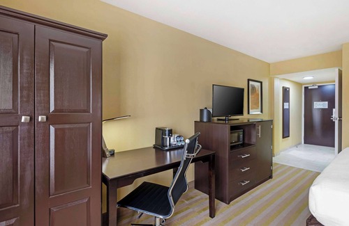 Thornburg Hotel | Best Western Plus Thornburg Inn & Suites