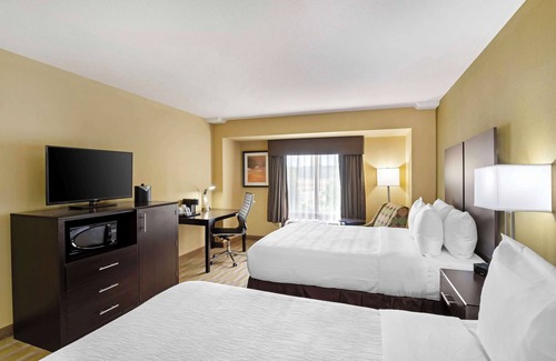 Thornburg Hotel | Best Western Plus Thornburg Inn & Suites