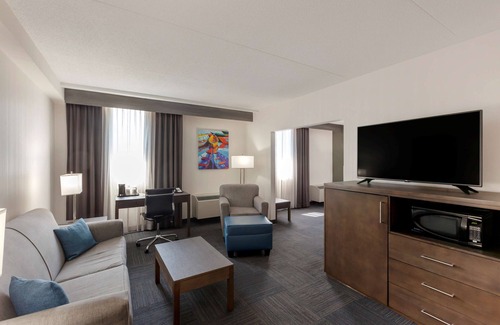Northeast Mississauga Hotel | Best Western Plus Toronto Airport Hotel