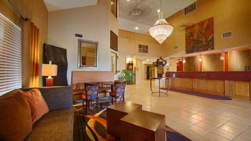 South Tulsa Hotel | Best Western Plus Tulsa Woodland Hills Hotel and Suites