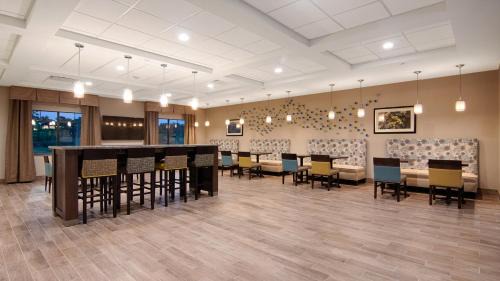 Wellborn Hotel | Best Western Plus College Station Inn & Suites