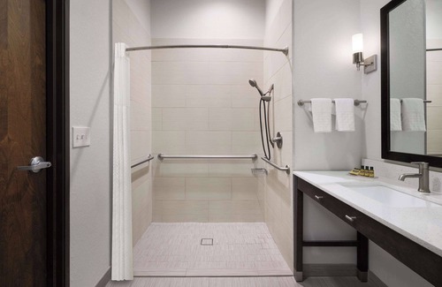 Wellborn Hotel | Best Western Plus College Station Inn & Suites