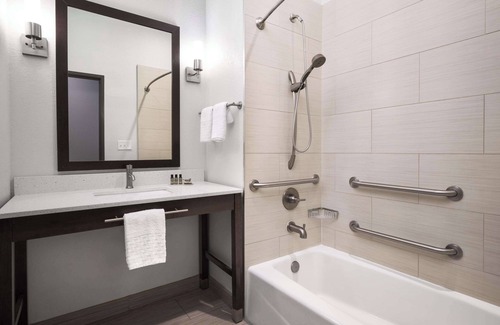 Wellborn Hotel | Best Western Plus College Station Inn & Suites