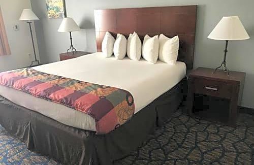 Patterson Hotel | Best Western Plus Villa Del Lago Inn