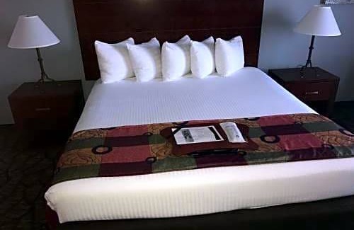 Patterson Hotel | Best Western Plus Villa Del Lago Inn