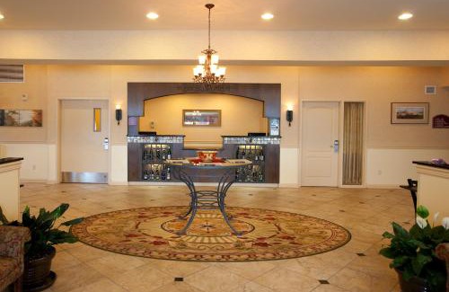 Penn Yan Hotel | Best Western PLUS Vineyard Inn and Suites