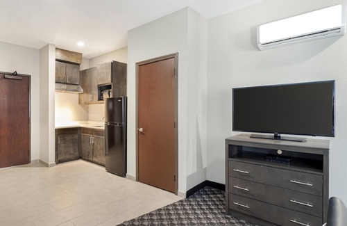 Waller Hotel | Best Western Plus Waller Hotel