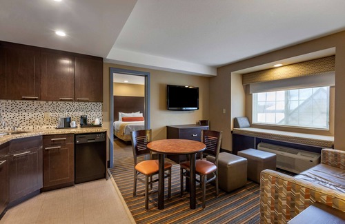 Woodstock Hotel | Best Western Plus Woodstock Inn & Suites