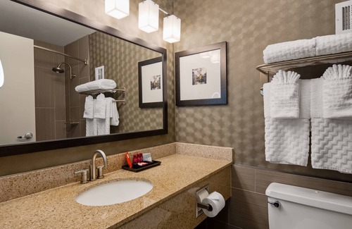 Shively Hotel | Best Western Premier Airport/Expo Center Hotel
