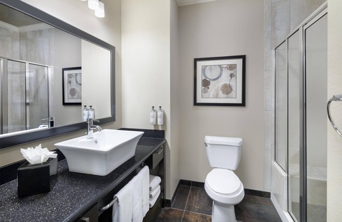 Denton Hotel | Best Western Premier Crown Chase Inn & Suites