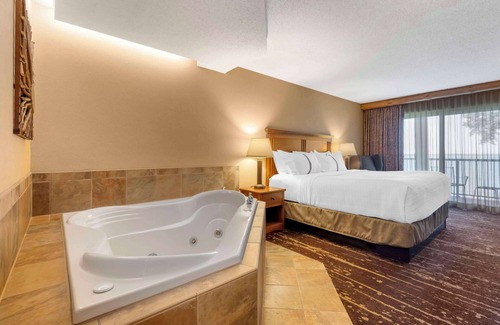 Detroit Lakes Hotel | Best Western Premier The Lodge on Lake Detroit