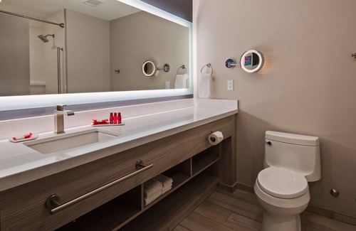 Regent Hotel | Best Western Premier Winnipeg East