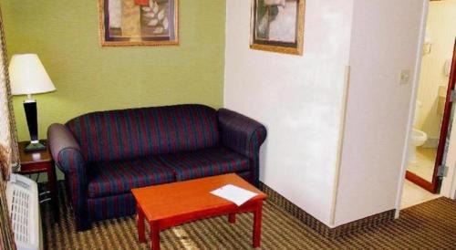 Shelbyville Hotel | Best Western Shelbyville Inn and Suites Celebration Inn