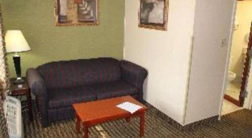 Shelbyville Hotel | Best Western Shelbyville Inn and Suites Celebration Inn