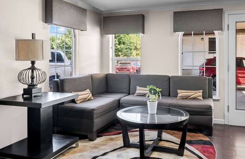 Lakeview Hotel | Best Western Skyline Motor Lodge