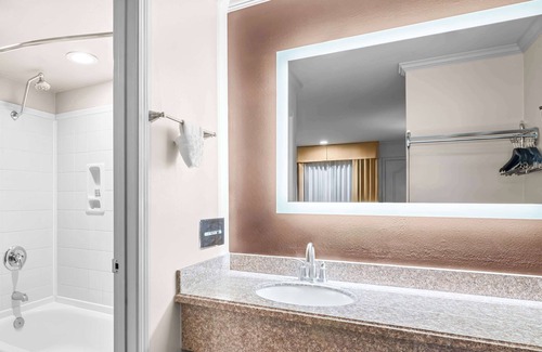 Lakeview Hotel | Best Western Skyline Motor Lodge