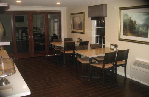 Lakeview Hotel | Best Western Skyline Motor Lodge