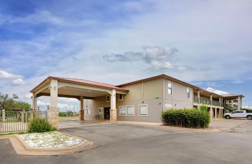Ira Hotel | Best Western Snyder Inn